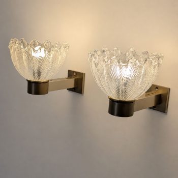 Coppia di appliques anni ’50 in ottone satinato e vetro di Murano attribuite a Barovier & Toso - immagine 2