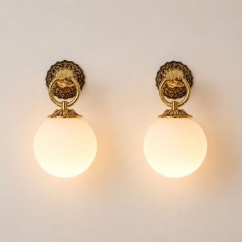 Coppia di applique francesi in stile neoclassico in ottone e vetro, anni 60 - immagine 10