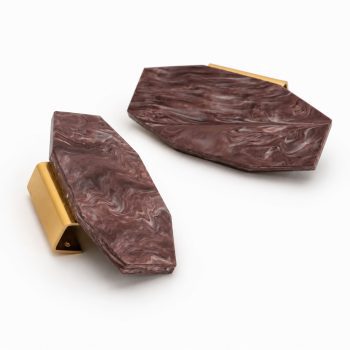 Coppia di maniglie anni ’70 in resina rosa scuro e ottone