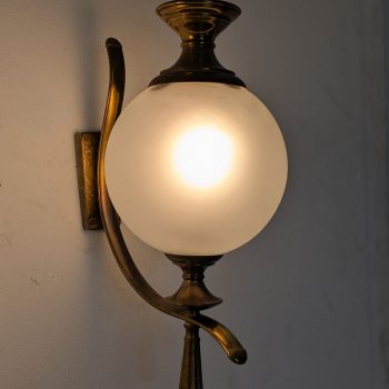 Coppia di appliques anni ’60 in ottone e vetro satinato attribuite a Luigi Caccia Dominioni per Azucena - immagine 5