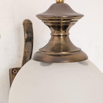 Coppia di appliques anni ’60 in ottone e vetro satinato attribuite a Luigi Caccia Dominioni per Azucena - immagine 4