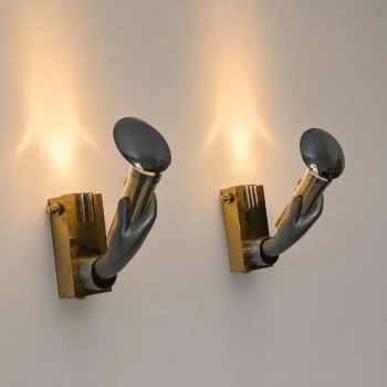 Coppia di appliques italiane in stile gotico a forma di mano in ottone e metallo, anni 70 - immagine 8