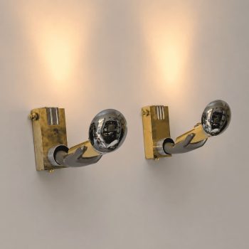 Coppia di appliques italiane in stile gotico a forma di mano in ottone e metallo, anni 70 - immagine 4