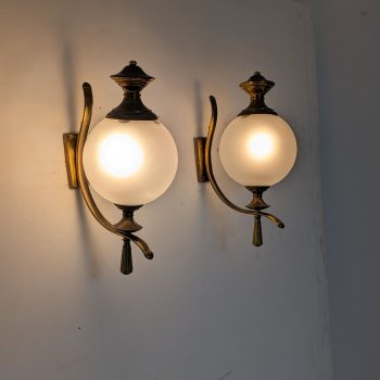 Coppia di appliques anni ’60 in ottone e vetro satinato attribuite a Luigi Caccia Dominioni per Azucena - immagine 2