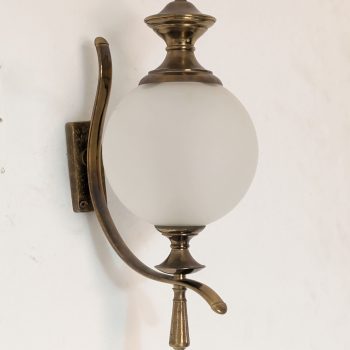 Coppia di appliques anni ’60 in ottone e vetro satinato attribuite a Luigi Caccia Dominioni per Azucena - immagine 7