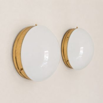 A pair of Stilnovo-style opal glass and brass wall lamps. - Image 7