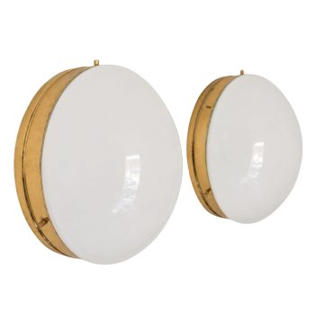 Coppia di lampade da parete in vetro opalino e ottone stile Stilnovo