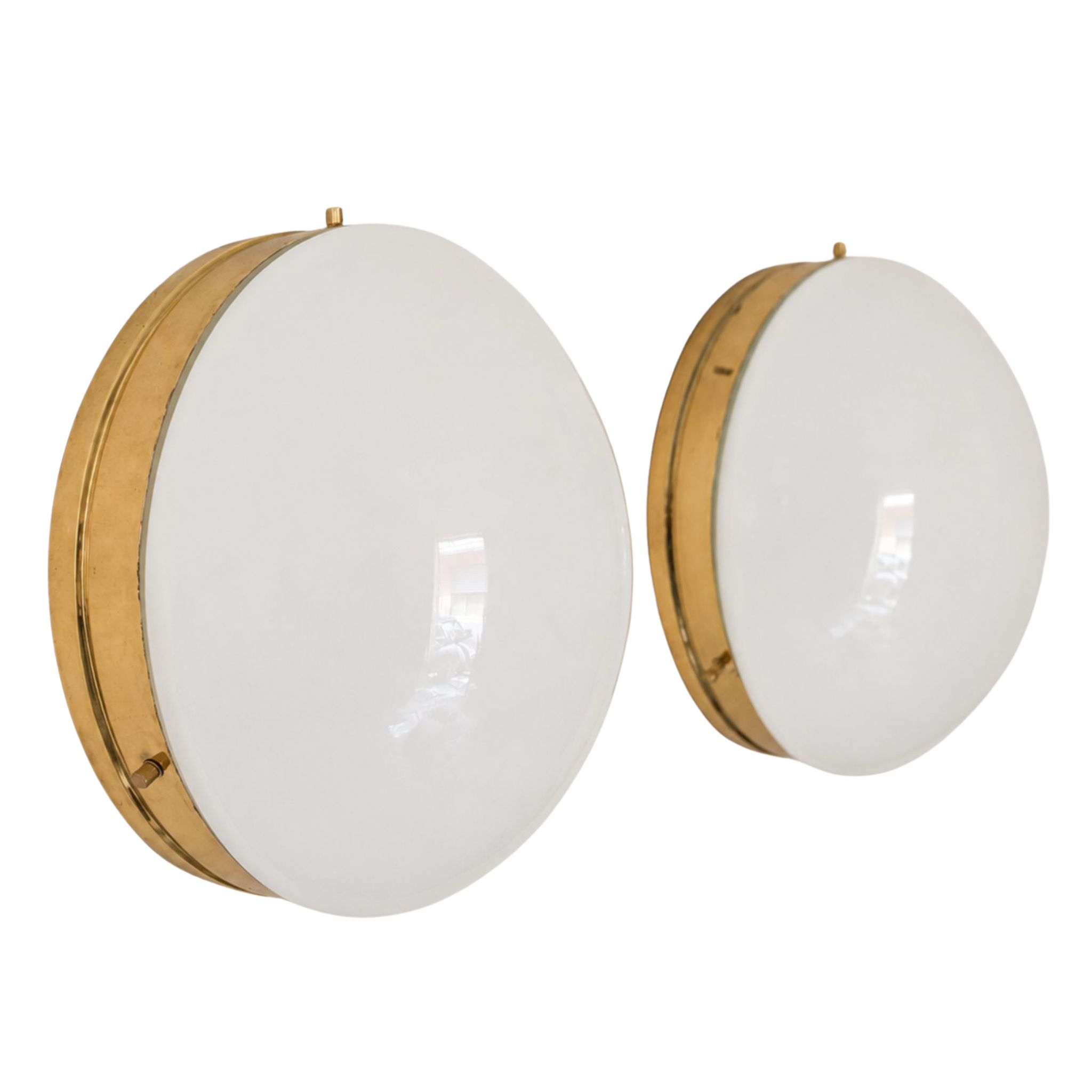 Coppia di lampade da parete in vetro opalino e ottone stile Stilnovo