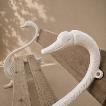 Panchina francese da giardino a forma ci cigni, anni 50 - immagine 2