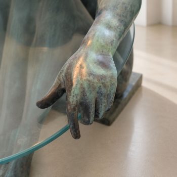 Sculptural coffee table featuring a female nude in bronze, France, 1950s. - Image 8