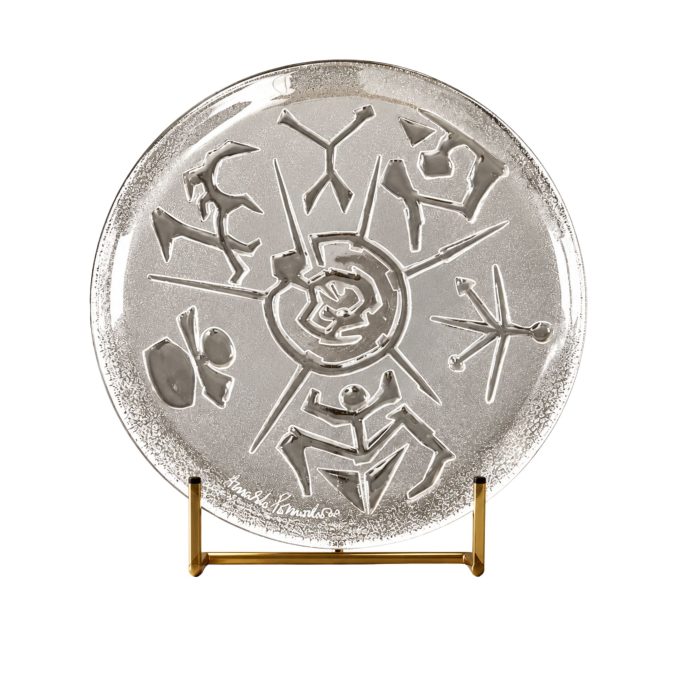 visioniepoca-molded-glass-plate-with-abstract-design-engraved-signature-arnaldo-pomodoro-made-in-italy-1960s-front-view-cutout